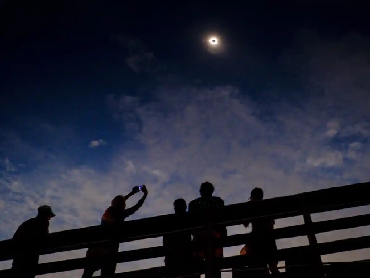 Se viene el gran eclipse solar argentino: en varias ciudades se hará de noche a pleno día