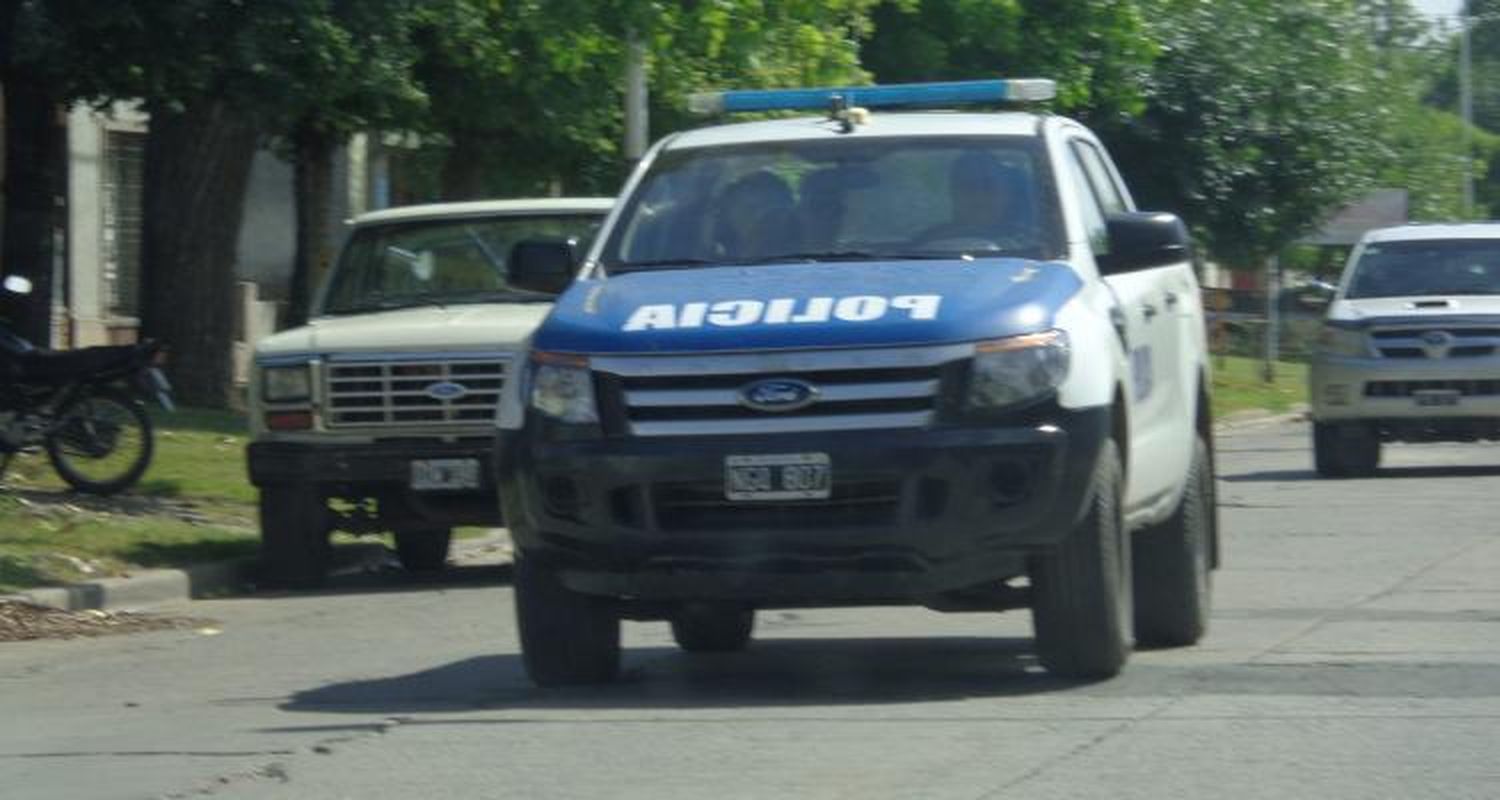 Un menor de edad robó en una camioneta y lo detuvieron