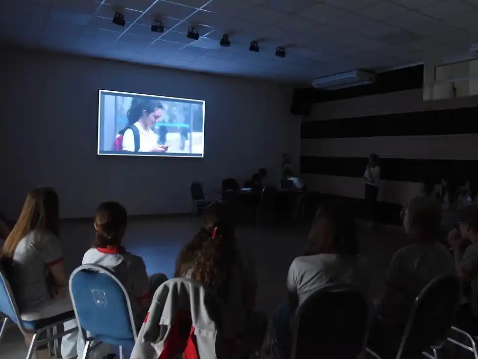 ‘Intensamente Online’: un taller para pensar el mundo digital adolescente en Crespo