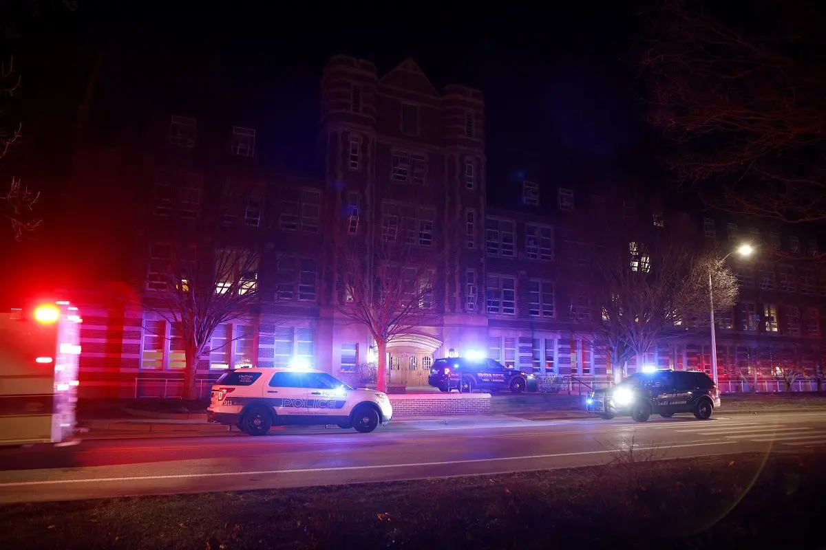 Hombre mata a 3 personas y hiere a otras 5 durante tiroteo en universidad de EE.UU.