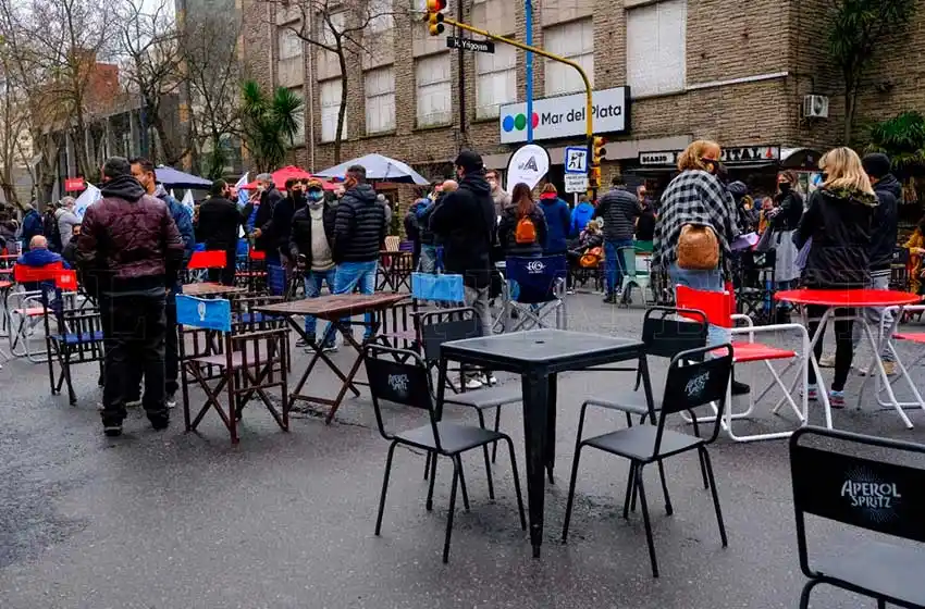 Gastronómicos contra el Gobierno: "Hace 7 meses nos restringen el derecho a trabajar"