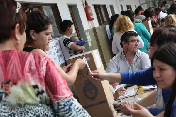 Comenzó en Entre Ríos el traslado de las urnas para el balotaje del domingo