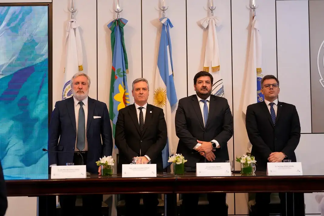 Las nuevas autoridades del Colegio de Escribanos bonaerense.