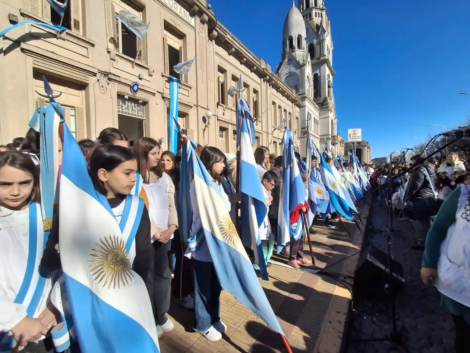 Acto Distrital -  Dia de la bandera - 19-6-25 - 1