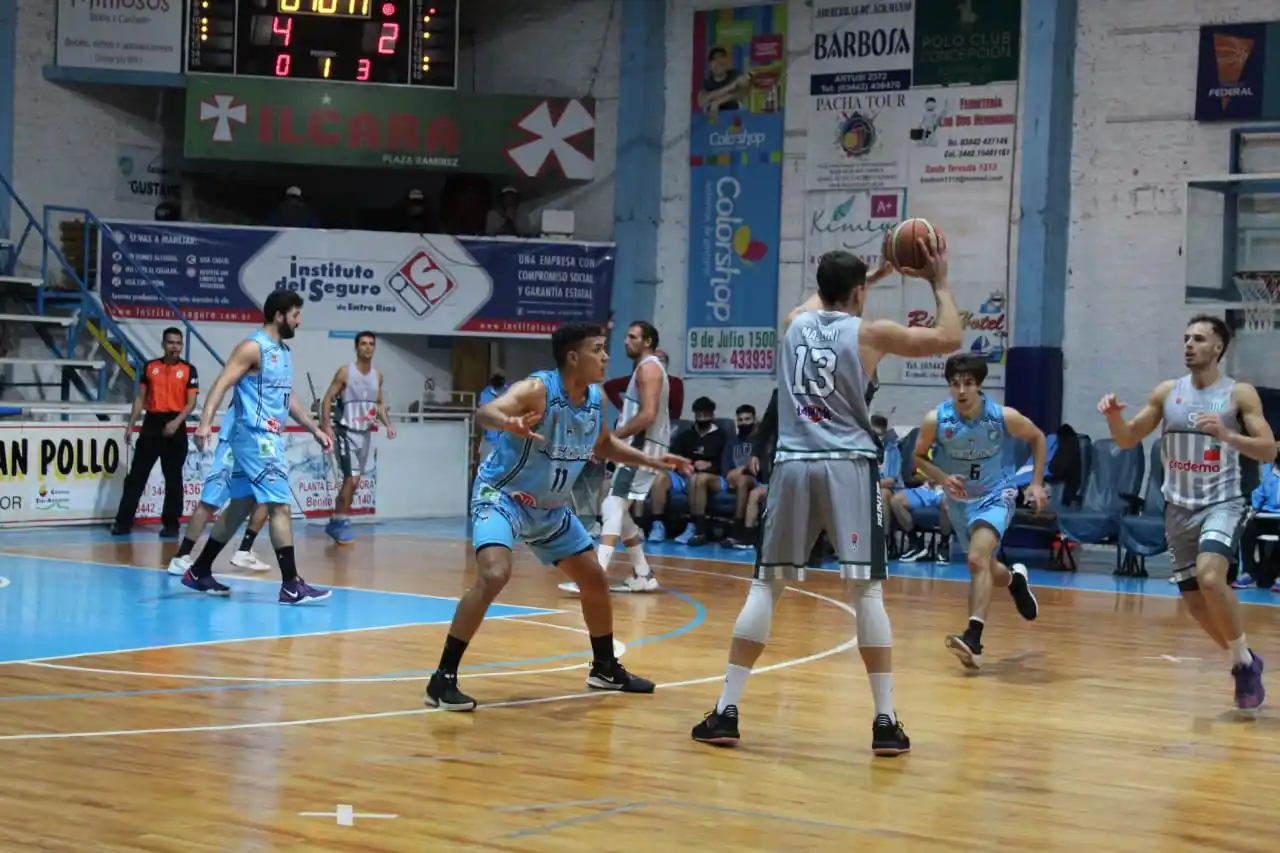 Racing ganó y mantiene sus chances aunque no depende de sí mismo