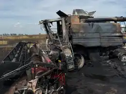La desazón de una familia tras el incendio de una cosechadora en Colonia El Potrero