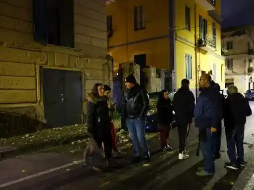 Fue durante la noche, desató el pánico de los vecinos y provocó daños materiales