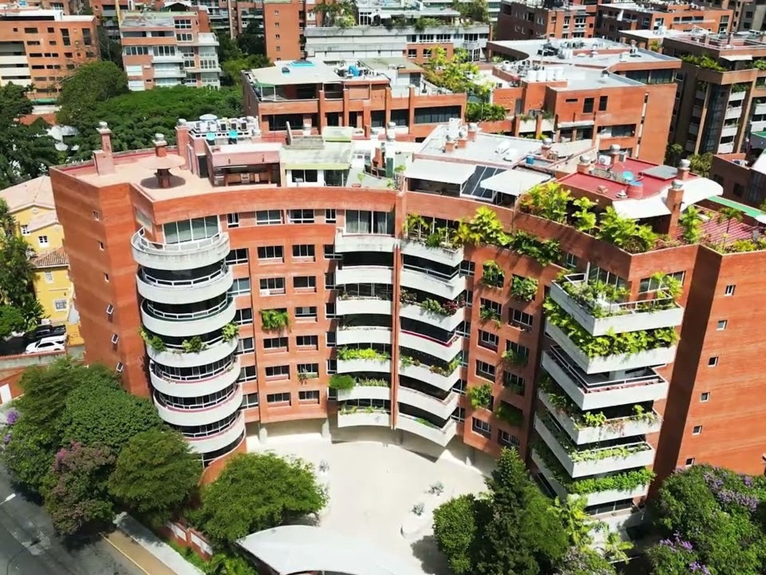 Experta reporta morosidad de 40% en el pago de condominios en Venezuela