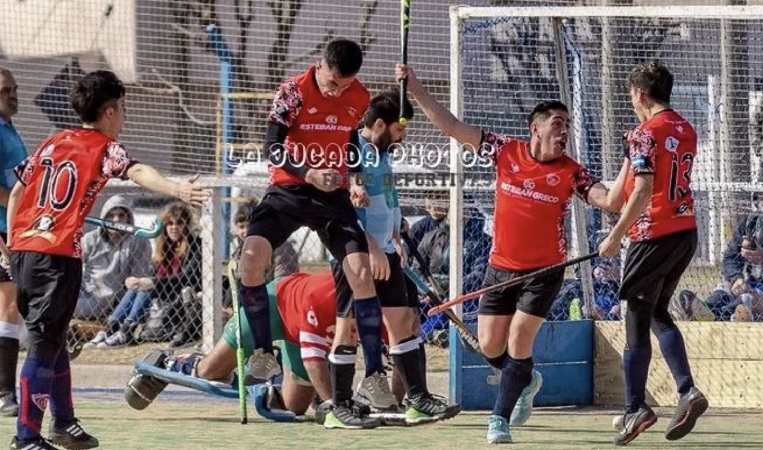 Hockey: Mitre y Náutico volvieron al ruedo