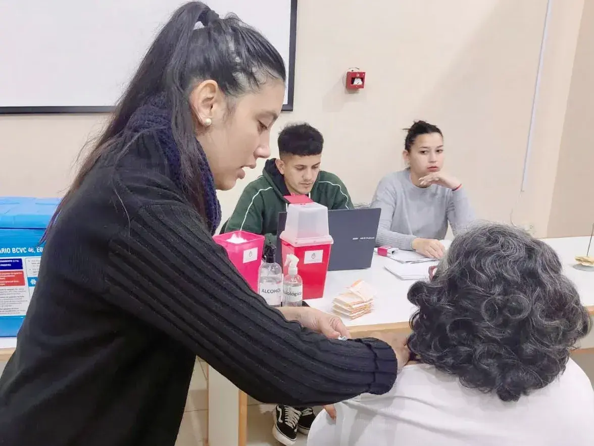 Jornada de vacunación gratuita para personas mayores de 60 años