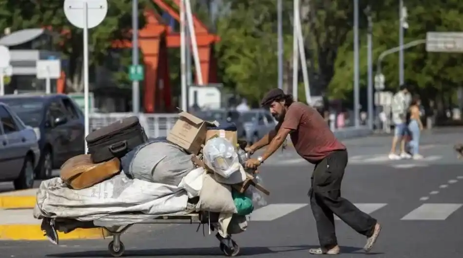 La pobreza cayó al 31,6% en el primer semestre 2025