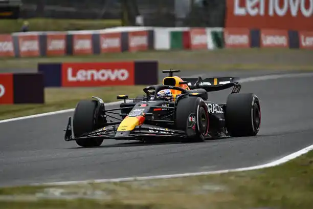 Verstappen lideró el 1-2 de Red Bull