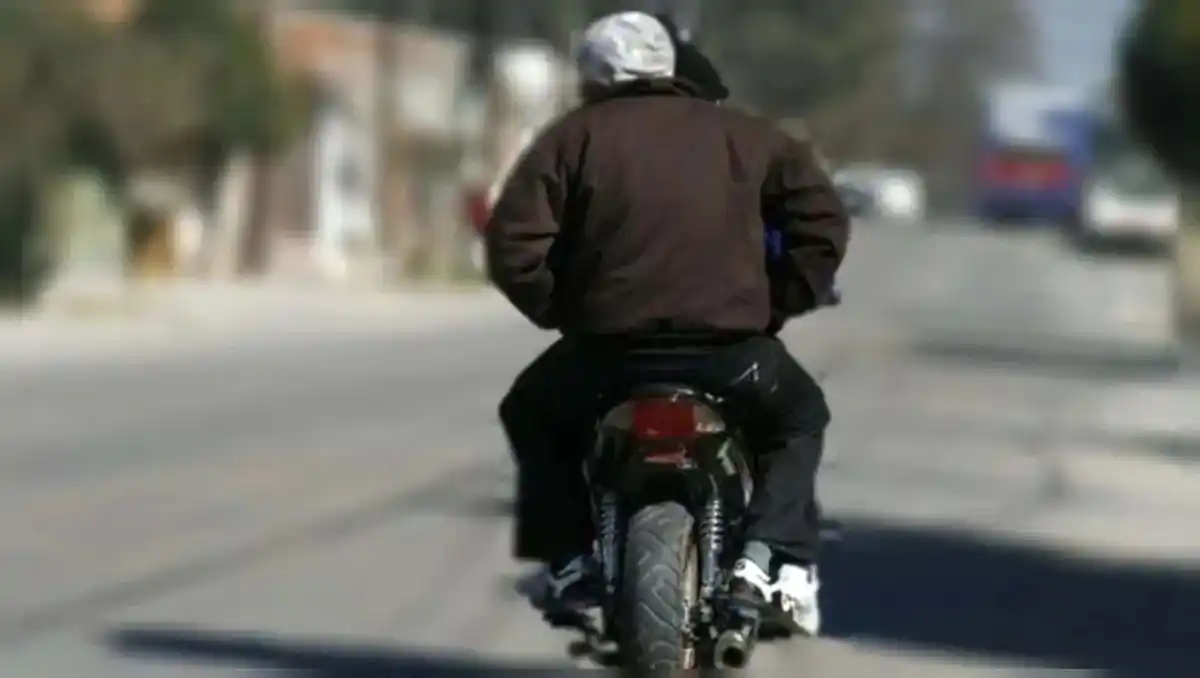 Los motochorros lo abordaron cuando la víctima circulaba en bicicleta. Imagen ilustrativa.