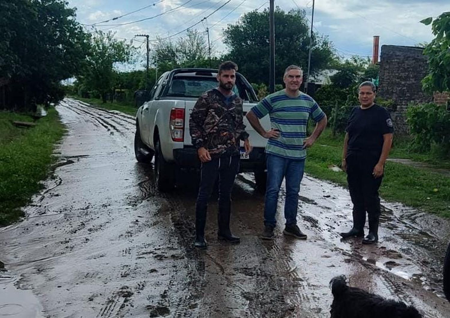 El Senador Oscar Dolzani junto al Presidente Comunal Alejandro Moore recorrieron Alejandra tras el fuerte temporal