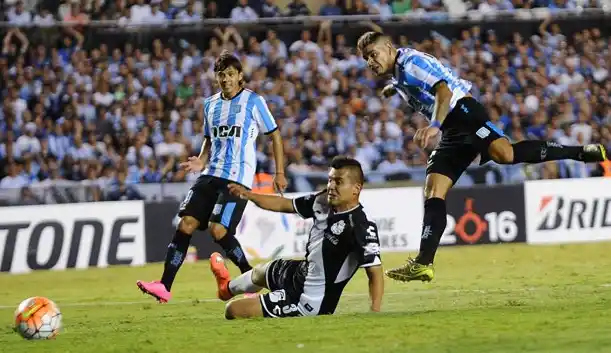 Racing goleó al Bolivar en el debut de la Copa en Avellaneda