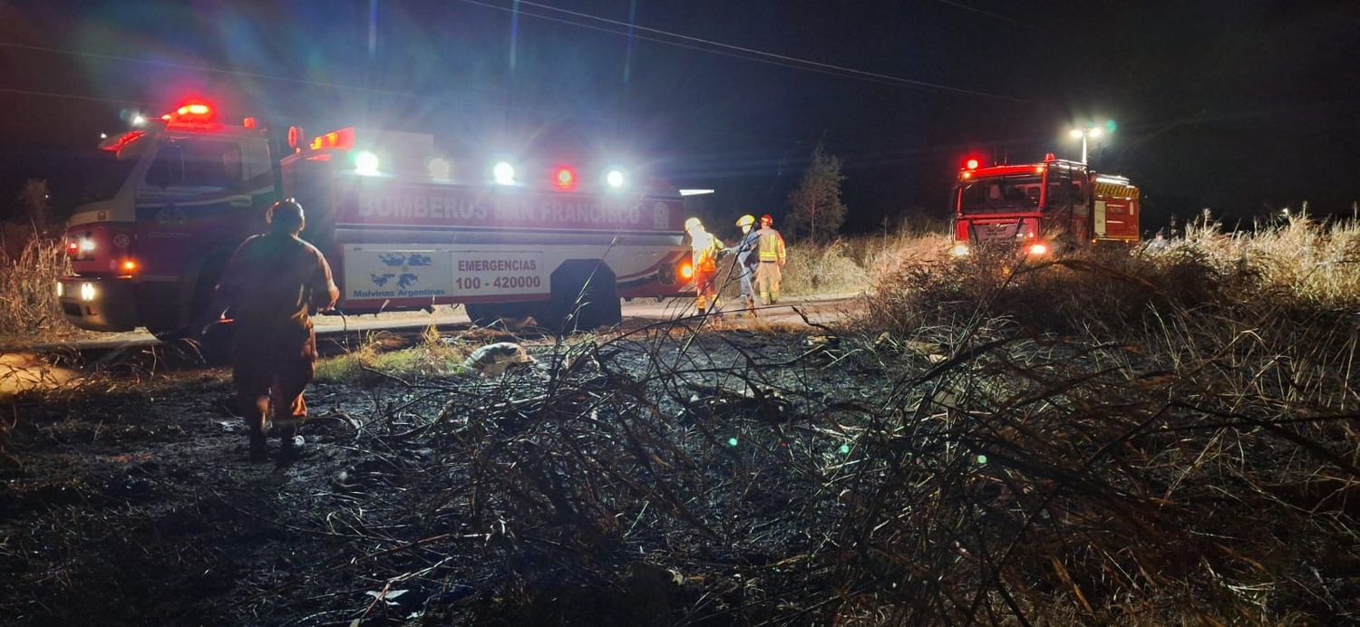 Bomberos trabajaron en viviendas y pastizales