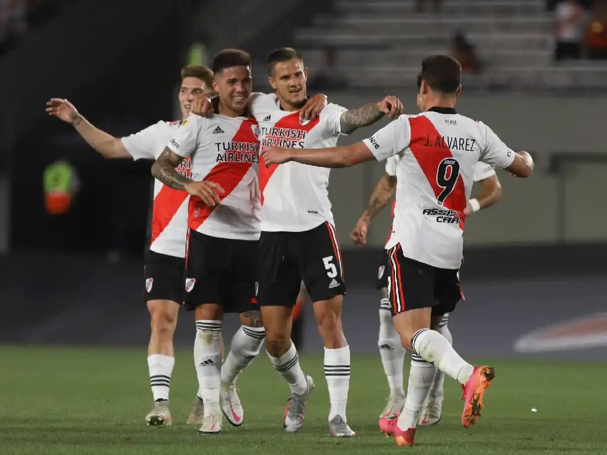 River goleó y sacó más diferencia