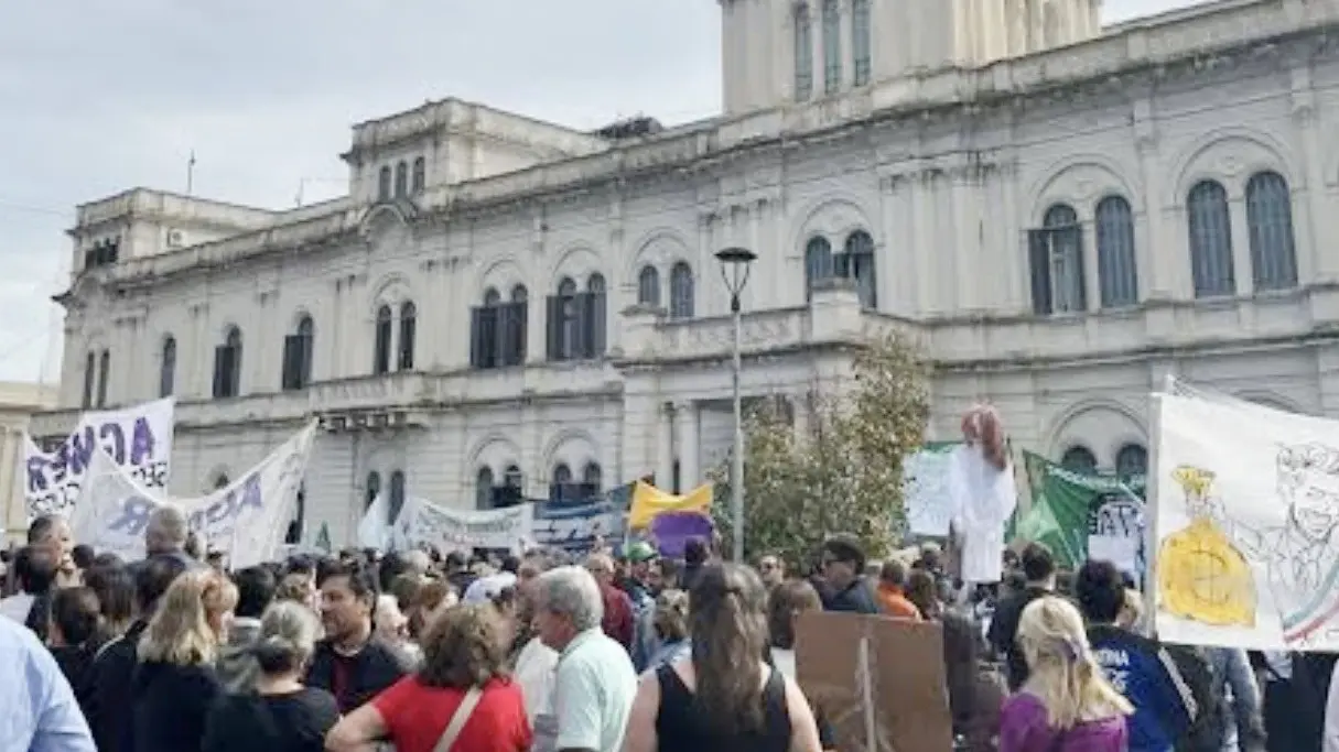 Docentes mantienen la protesta y creen que la reforma previsional aún no tiene apoyo asegurado