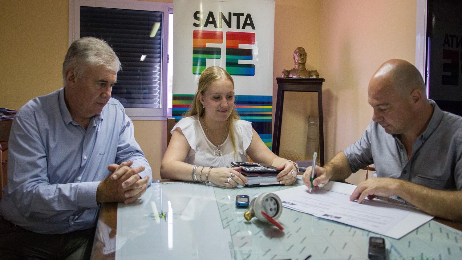 Entregaron 250 medidores de agua en Larrechea y Grutly