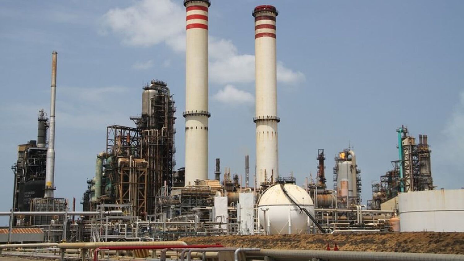 REUTERS: CORTE de ENERGÍA mantiene «casi paralizada» la refinería de Amuay
