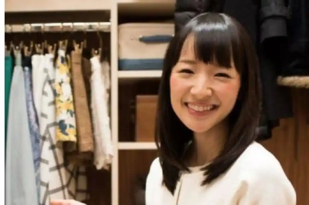 Marie Kondo se rindió ante la limpieza y confesó: “Mi casa está desordenada”