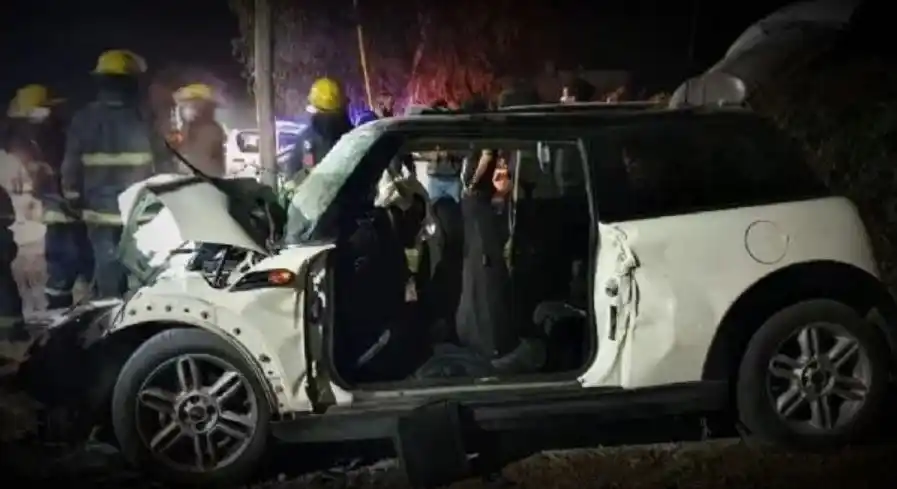 ¿Cuál es el estado del chico que perdió un brazo en el violento choque del Mini Cooper?