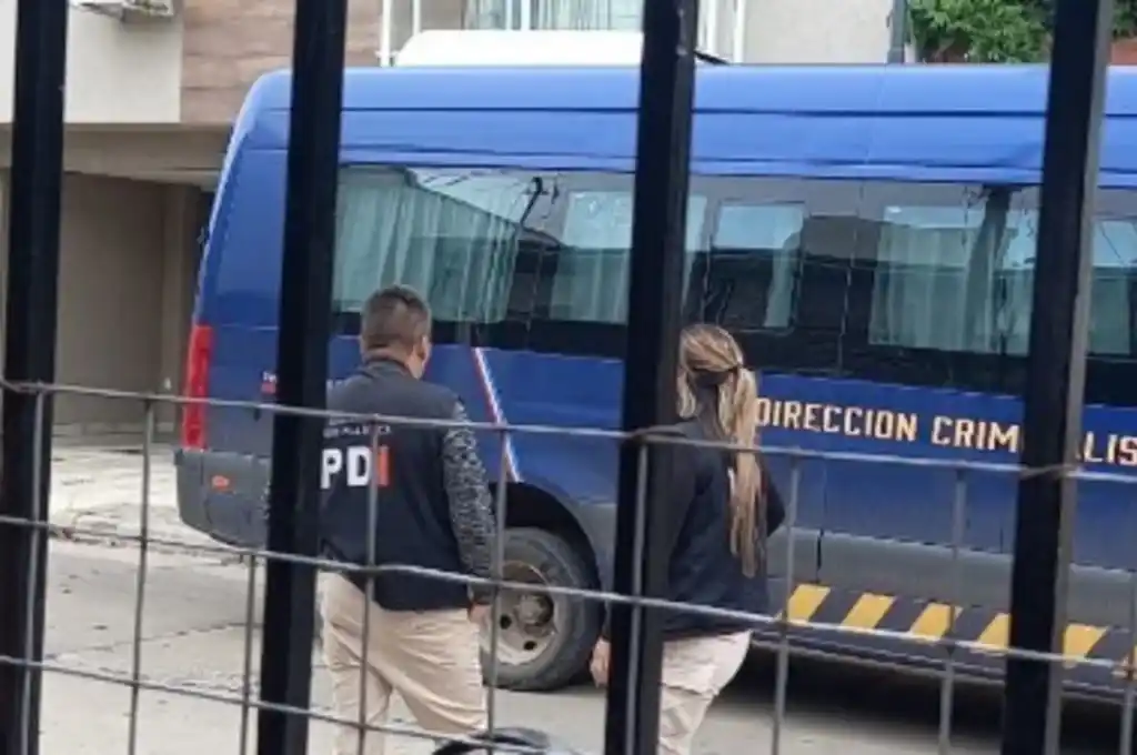 Una ambulancia trasladó al hombre hasta el hospital Cullen donde ingresó en condición delicada.