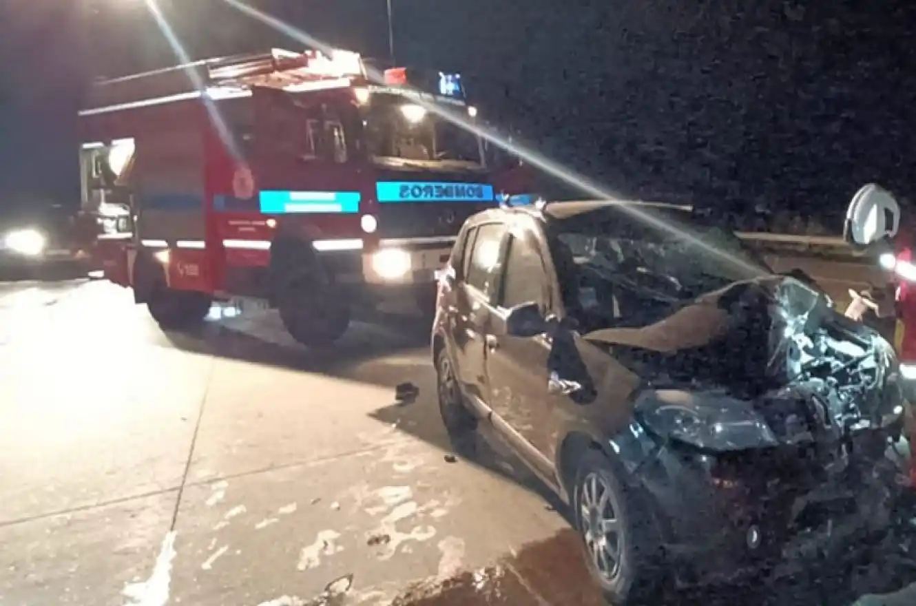 Murió un hombre en un choque frontal entre un auto y una moto