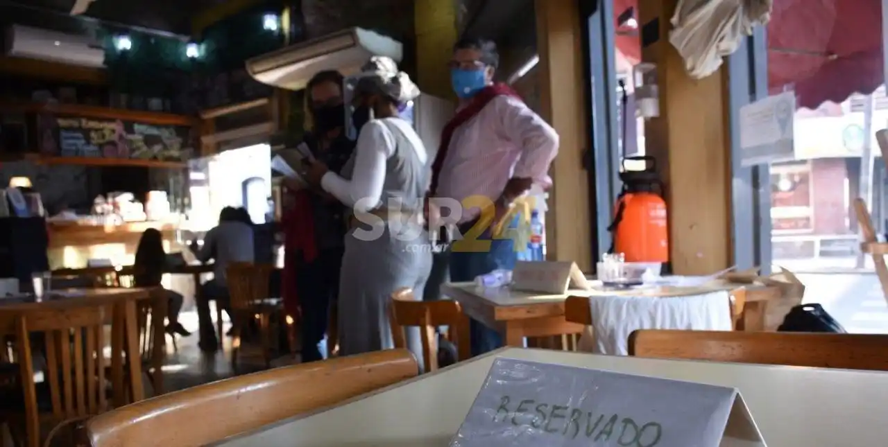 “Fuerte” recomendación de usar el barbijo en espacios cerrados 