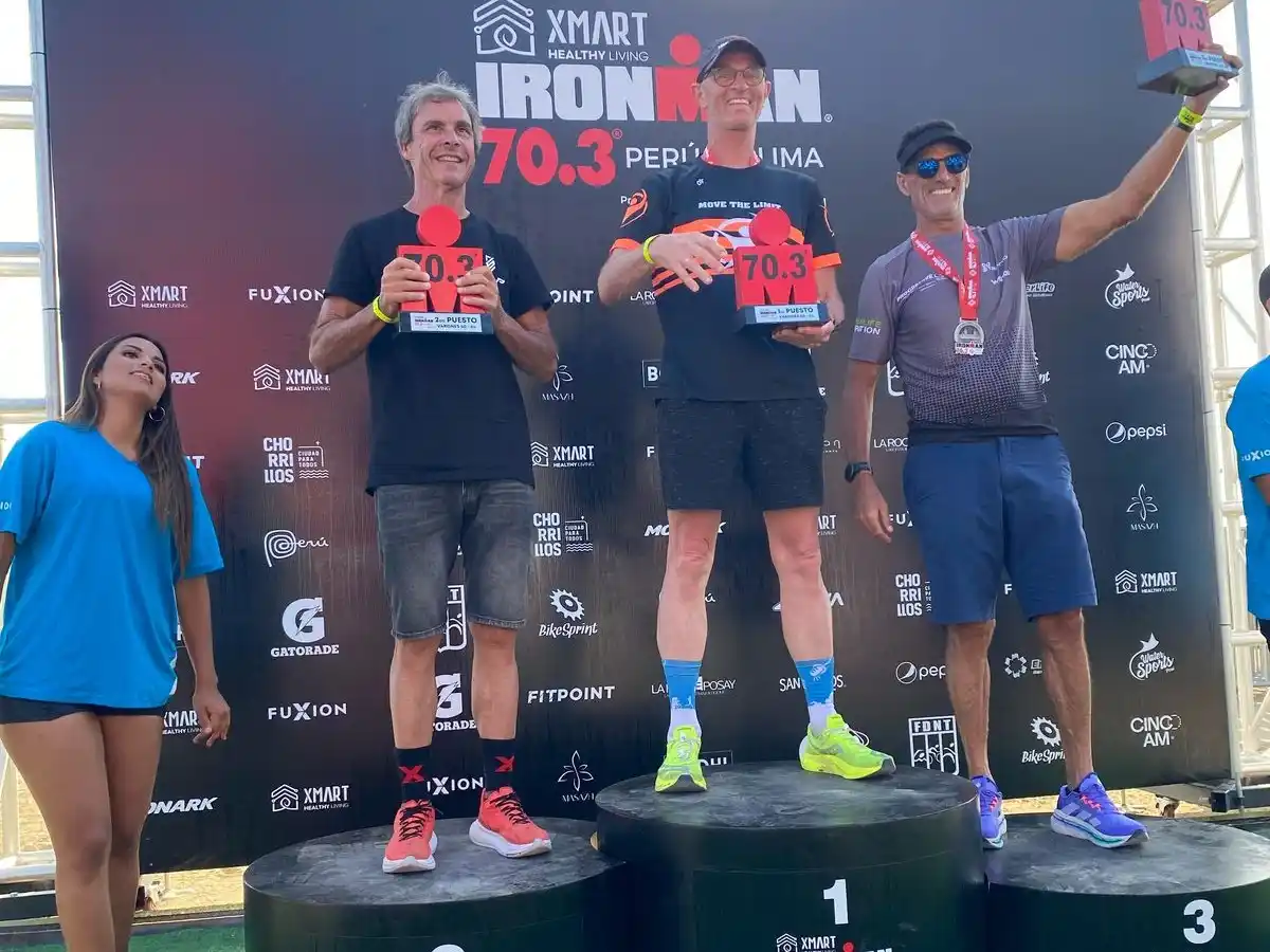 El rafaelino Sergio Peretti el el podio en Lima.