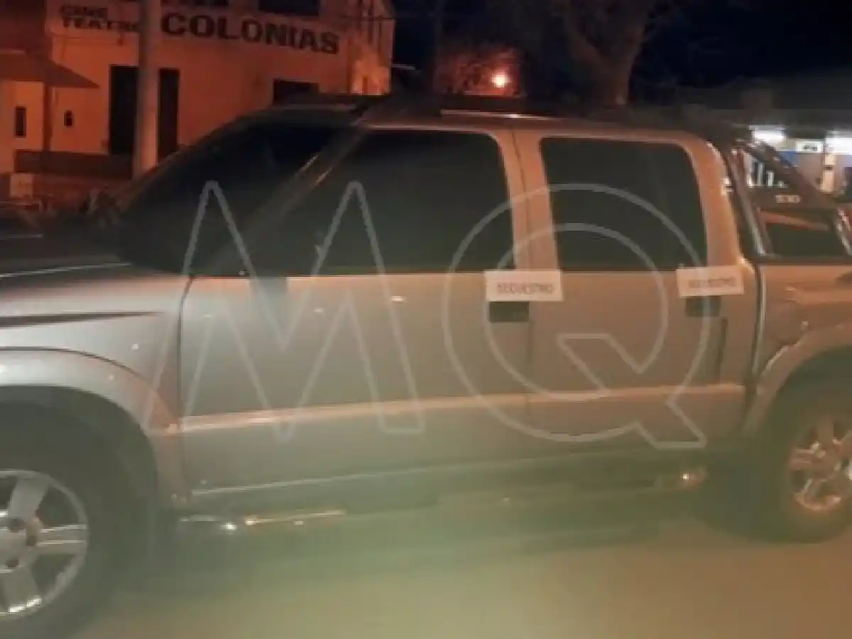 Persecución de película por camioneta robada 