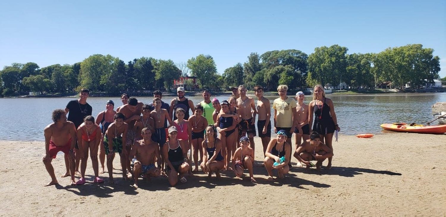 Gran cierre de temporada de la Escuela de Natación Titi Balla