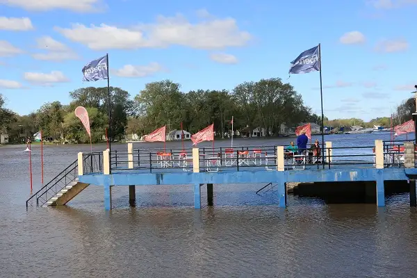 El río Gualeguaychú crece por las lluvias, pero desagota rápido