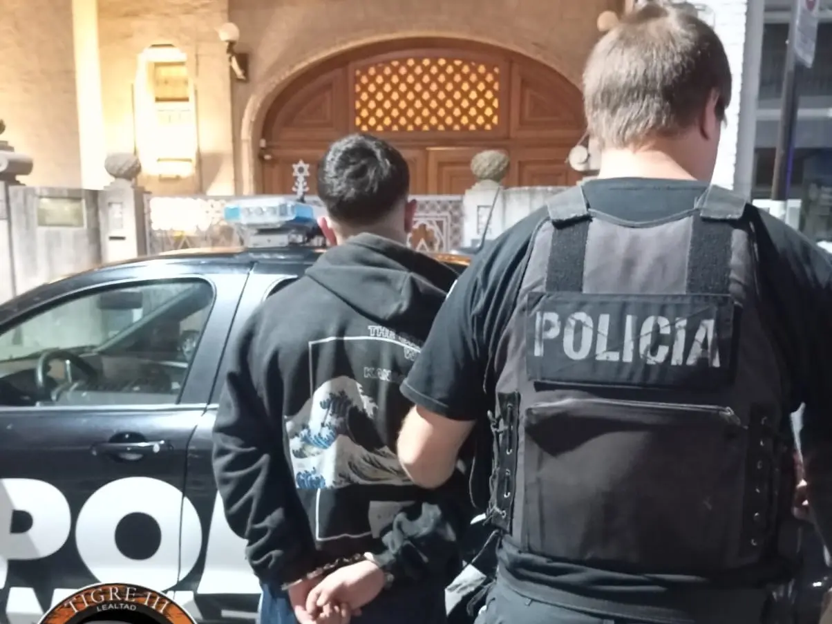 Rastrearon con un GPS un celular robado en el macrocentro y hay dos detenidos