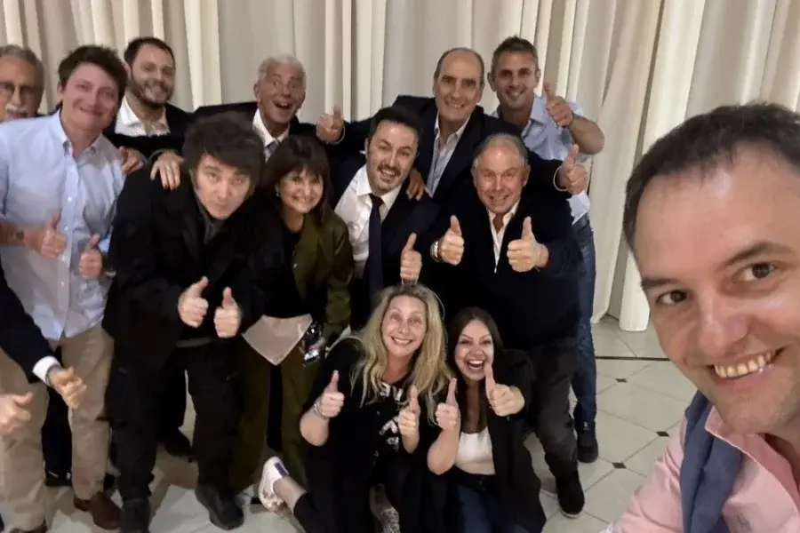 Despedida de año: Milei cerró su año con un asado con el gabinete 