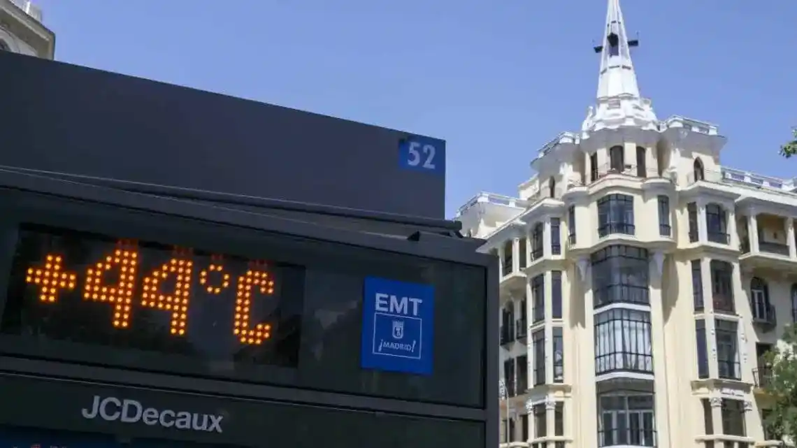 España y Portugal enfrentan una nueva ola de calor que podría llevar los termómetros hasta los 44 °C.