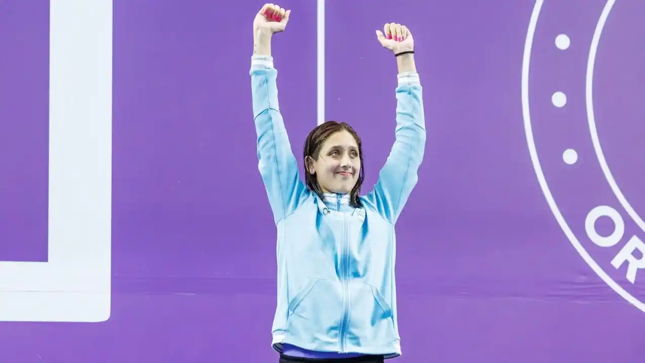 Agostina Hein hizo historia consagrándose campeona del mundo junior en 400 metros combinados