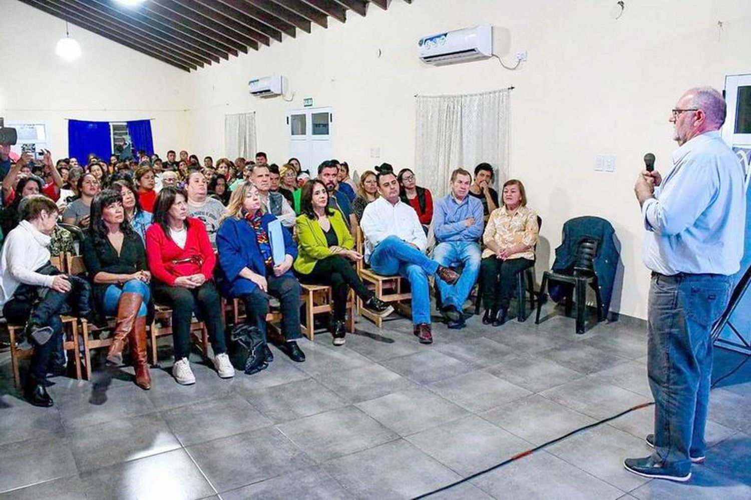 Conversatorio en la jurisdicción 2 sobre las consecuencias
negativas de las políticas del Gobierno Nacional