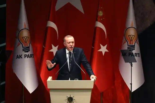 El presidente de Turquía defiende la ofensiva militar y desafía a Europa y Estados Unidos