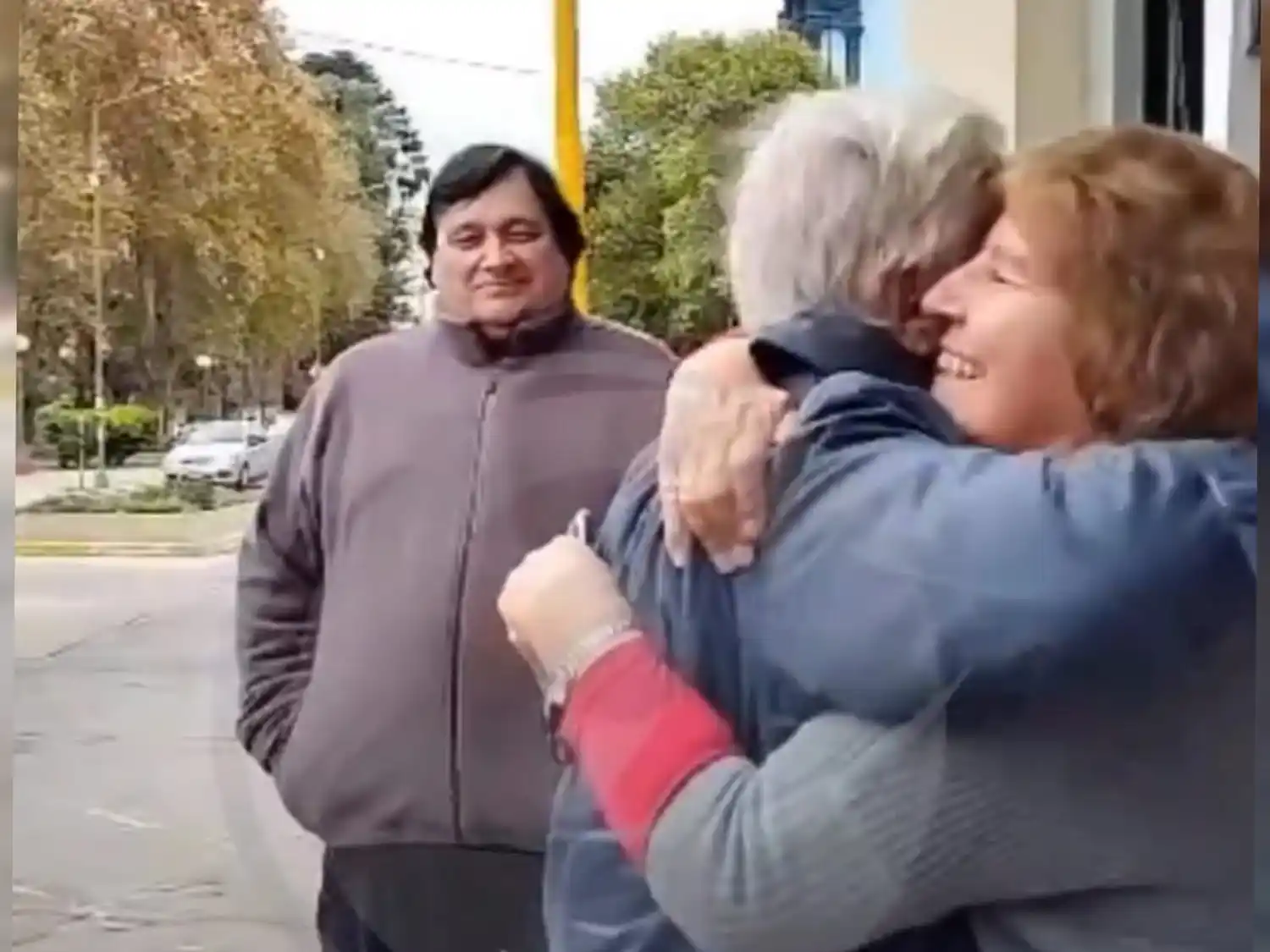 Qué dijo la hermana de Gustavo Rivas al recibir al condenado en la puerta de su casa