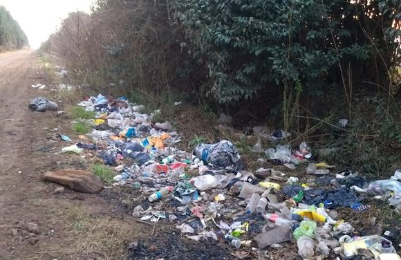 Caminos rurales que se usan para arrojar residuos domiciliarios