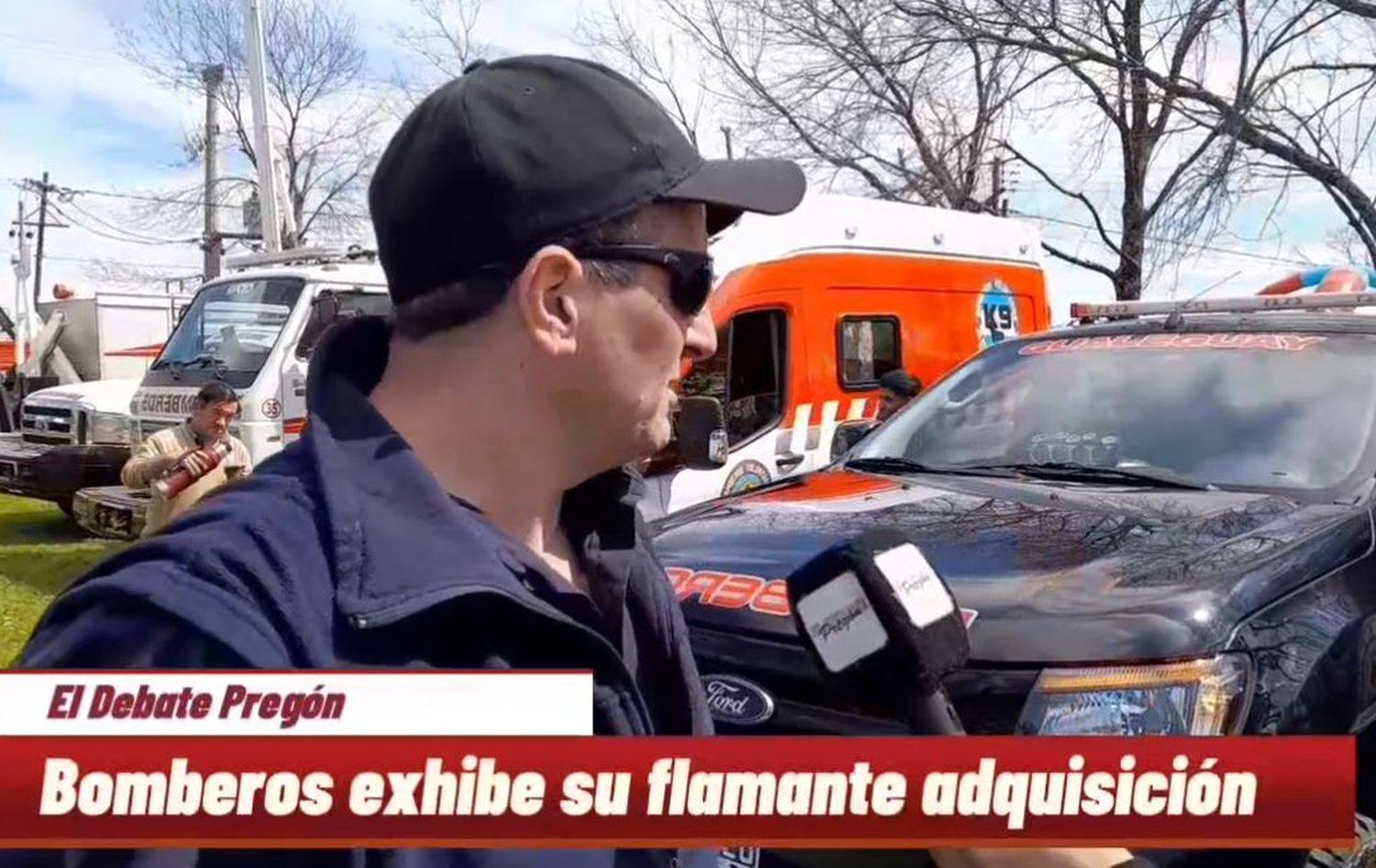 Bomberos exhibe su flamante adquisición