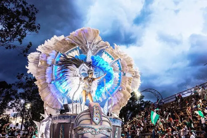 Fechas de desfiles en la  �SCuna del Carnaval Argentino⬝