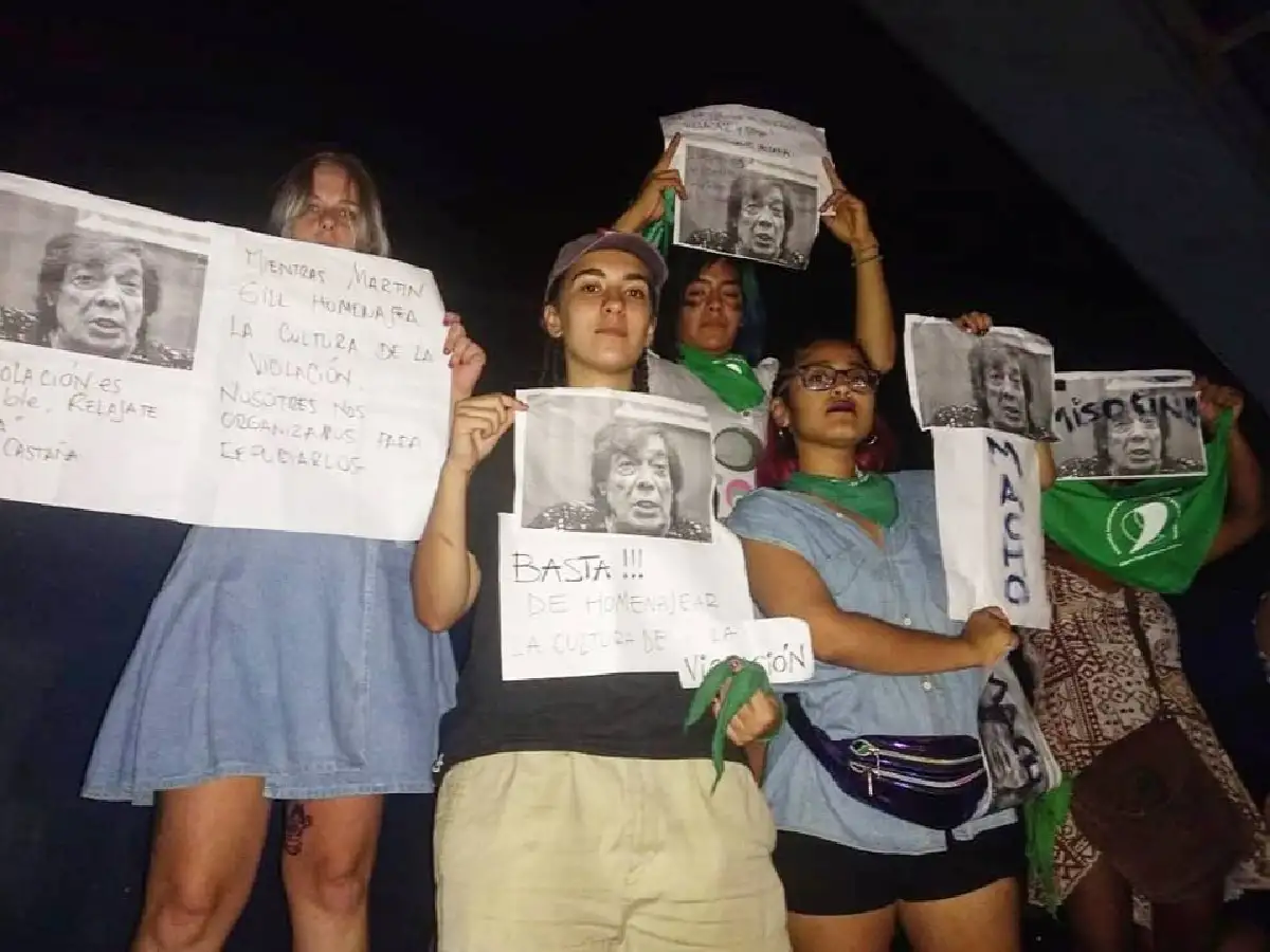 Villa María 2019: escracharon a Cacho Castaña en pleno show   