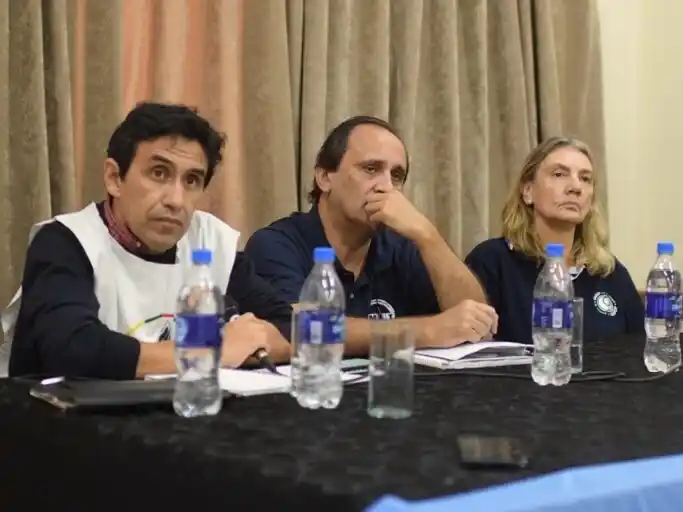 El Frente Sindical Salarial Docente rechazó la propuesta salarial del Gobierno y advirtió que el conflicto podría profundizarse