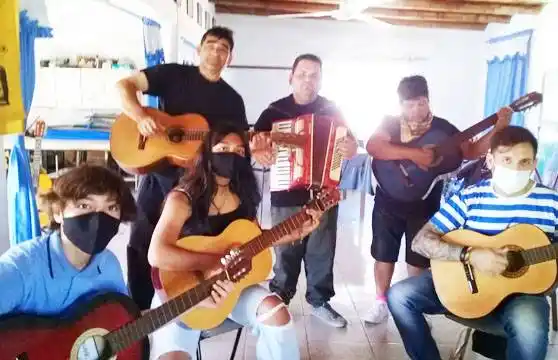 Clases de música del maestro Ricardo Dimotta, en Concordia