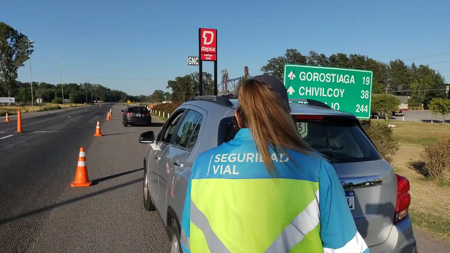 En los operativos solicitan licencia de conducir, DNI, tarjeta verde y seguro.