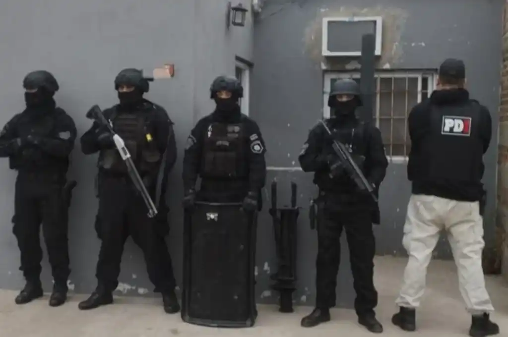 Los elementos incautados fueron puestos a disposición de la fiscalía.