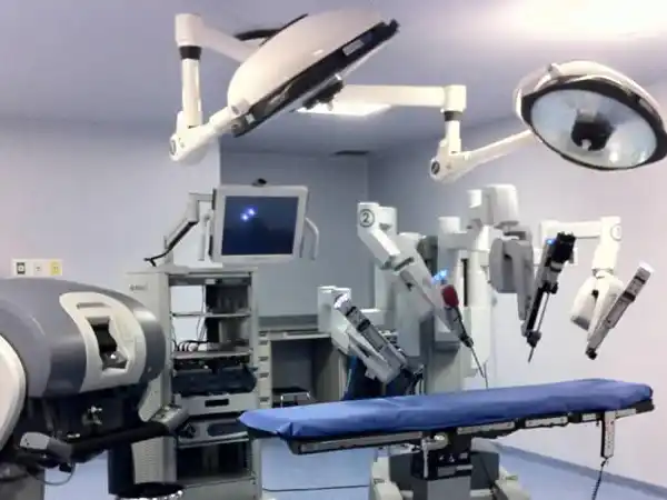 El Centro de Cirugía Robótica del Sanatorio de la Mujer lanza un novedoso programa de formación