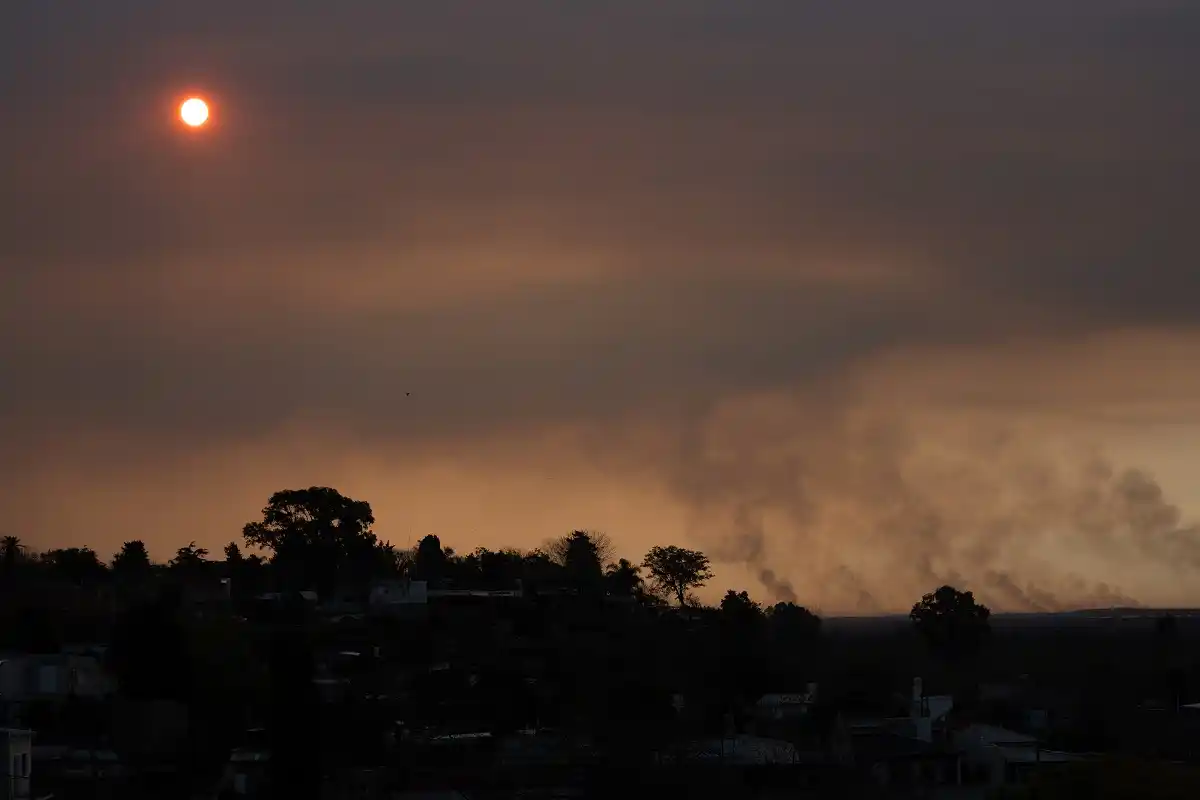 Incendio en islas: operativo del Servicio de Manejo del Fuego para la zona, con base en San Nicolás